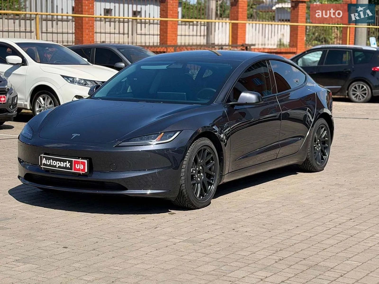 2024 Tesla Model 3 - фото 1