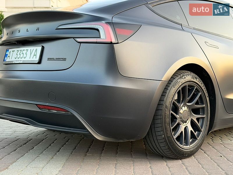 Седан Tesla Model 3 2024 в Снятине
