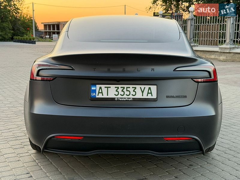 Седан Tesla Model 3 2024 в Снятине