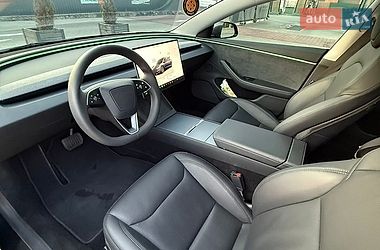 Седан Tesla Model 3 2024 в Снятине