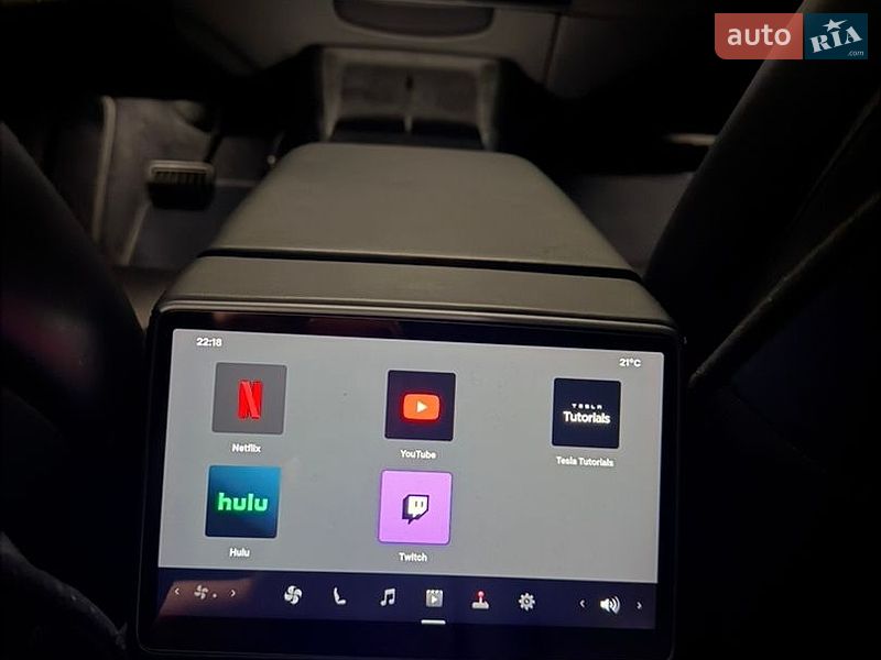 Седан Tesla Model 3 2024 в Снятине