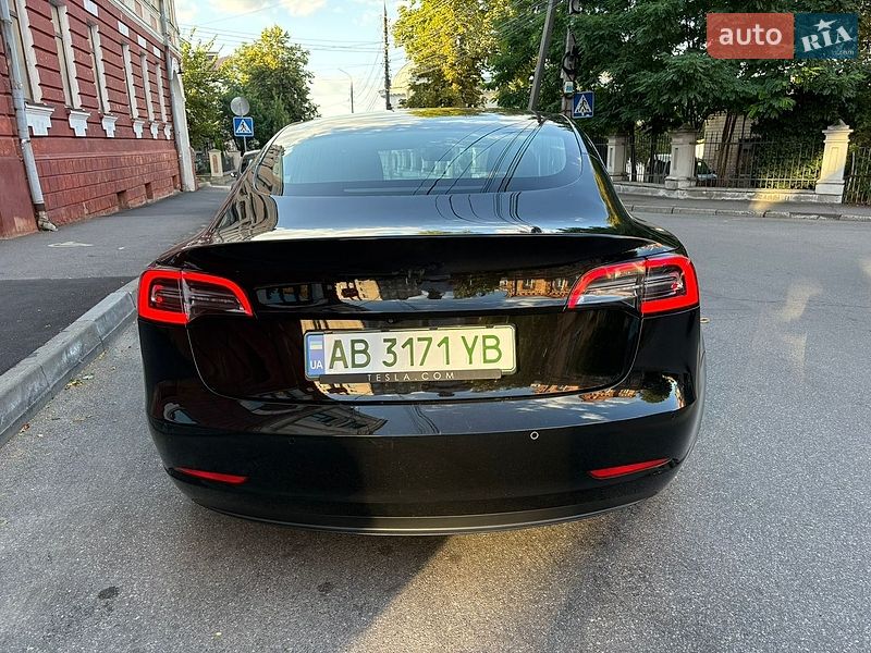 Седан Tesla Model 3 2020 в Виннице