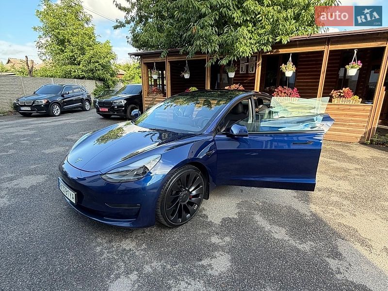 Седан Tesla Model 3 2023 в Харкові