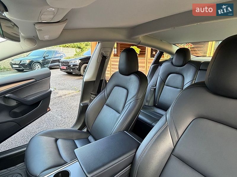 Седан Tesla Model 3 2023 в Харкові