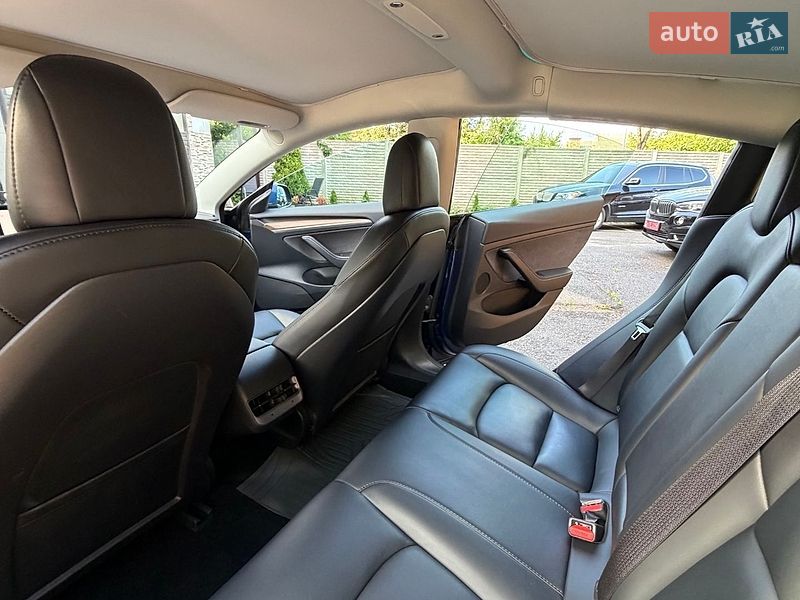 Седан Tesla Model 3 2023 в Харкові