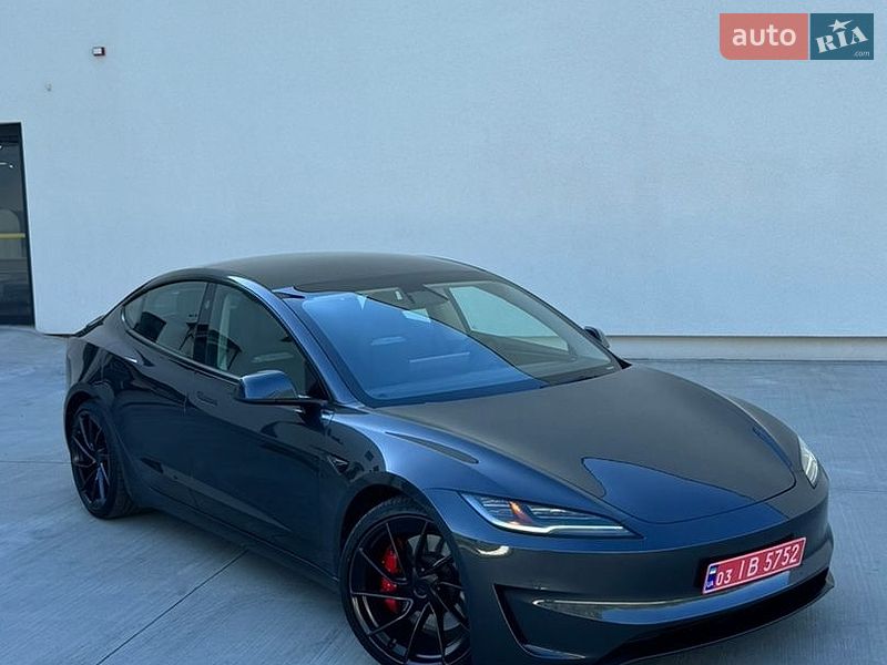Седан Tesla Model 3 2024 в Луцке