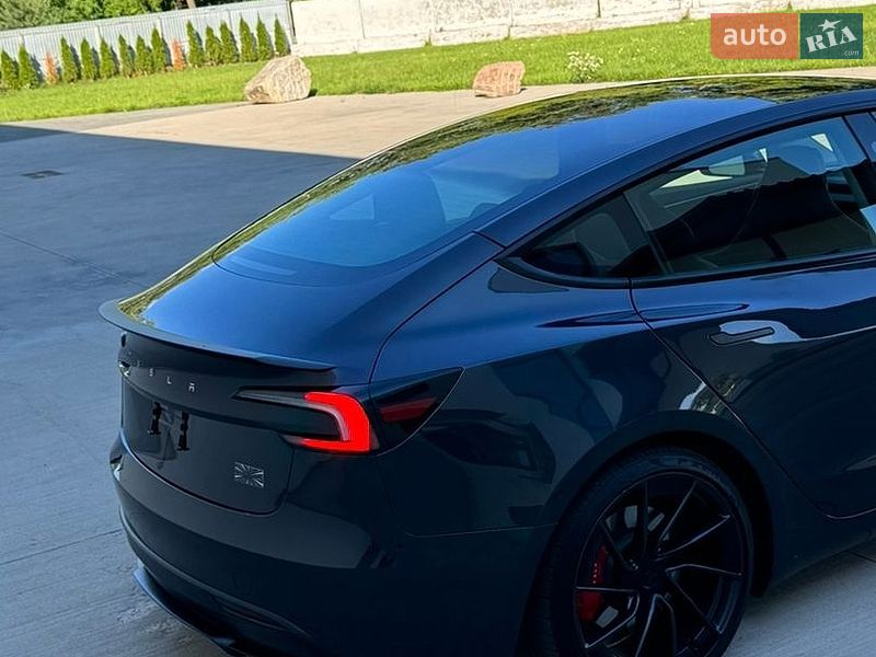 Седан Tesla Model 3 2024 в Луцке