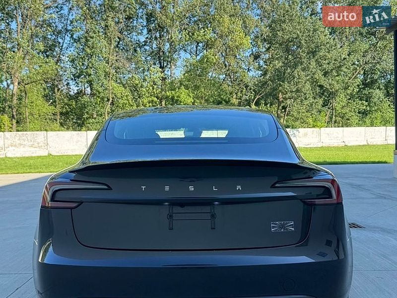 Седан Tesla Model 3 2024 в Луцке