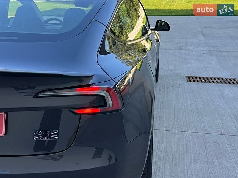 Седан Tesla Model 3 2024 в Луцке