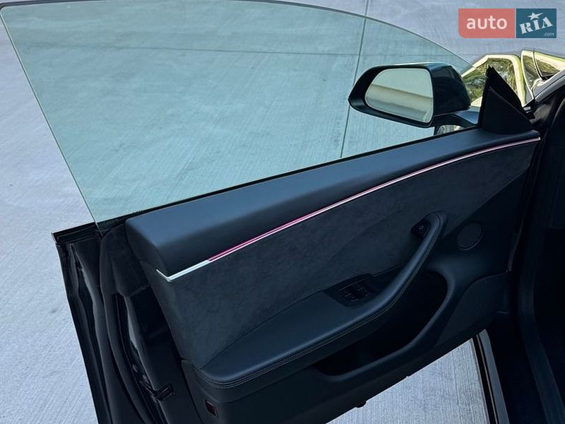 Седан Tesla Model 3 2024 в Луцке