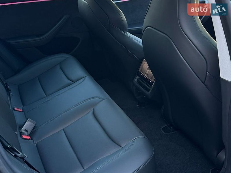 Седан Tesla Model 3 2024 в Луцке