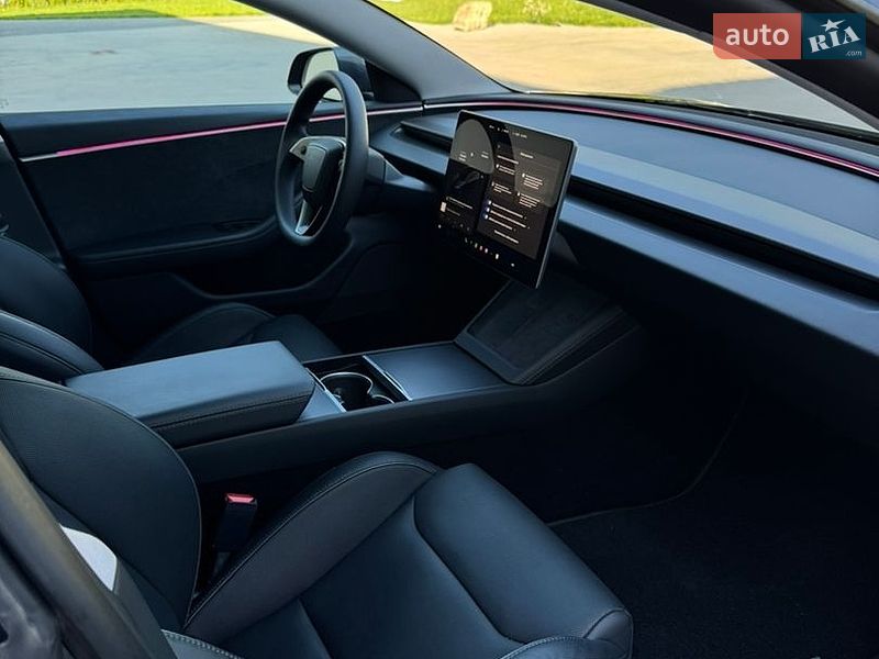 Седан Tesla Model 3 2024 в Луцке