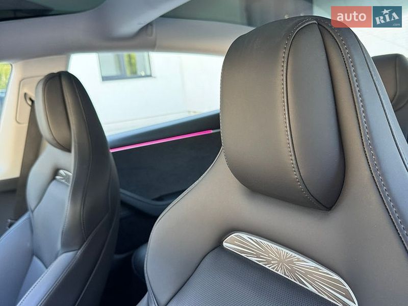 Седан Tesla Model 3 2024 в Луцке