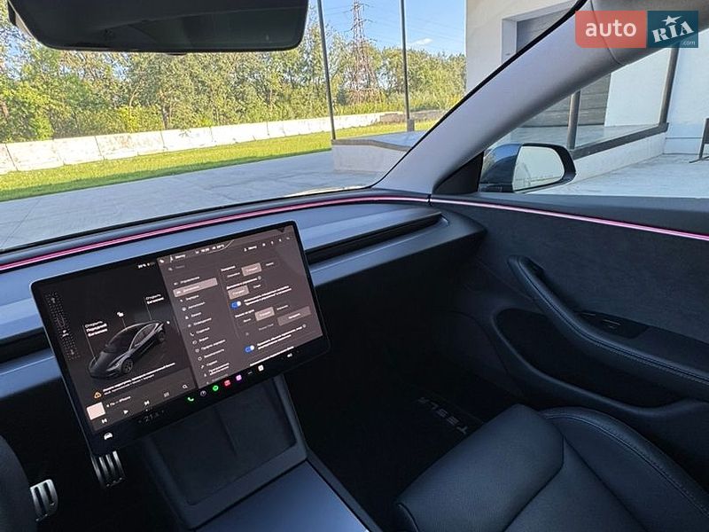 Седан Tesla Model 3 2024 в Луцке