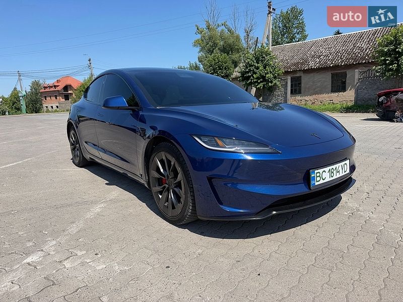Седан Tesla Model 3 2024 в Городку