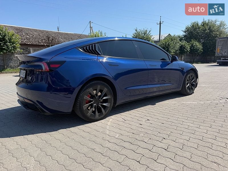 Седан Tesla Model 3 2024 в Городку