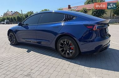 Седан Tesla Model 3 2024 в Городку