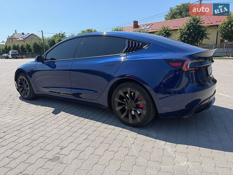 Седан Tesla Model 3 2024 в Городку