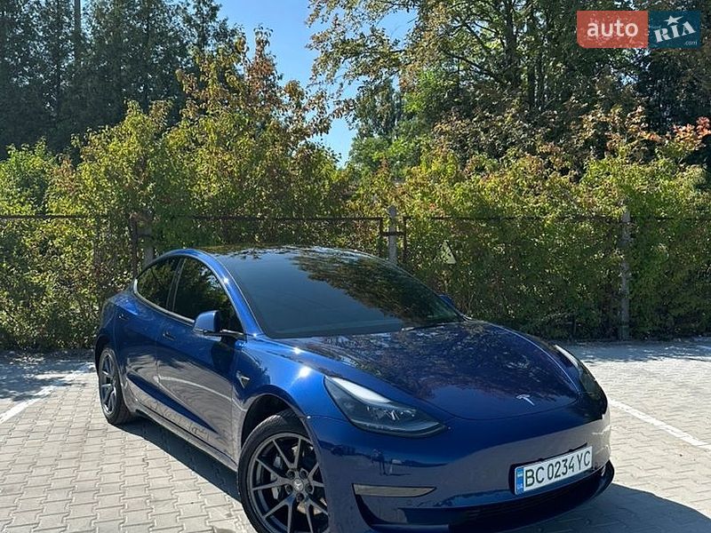 Седан Tesla Model 3 2021 в Львове
