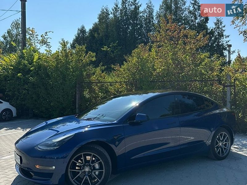 Седан Tesla Model 3 2021 в Львове