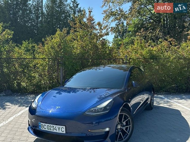 Седан Tesla Model 3 2021 в Львове