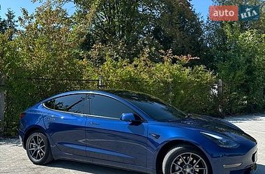 Седан Tesla Model 3 2021 в Львове