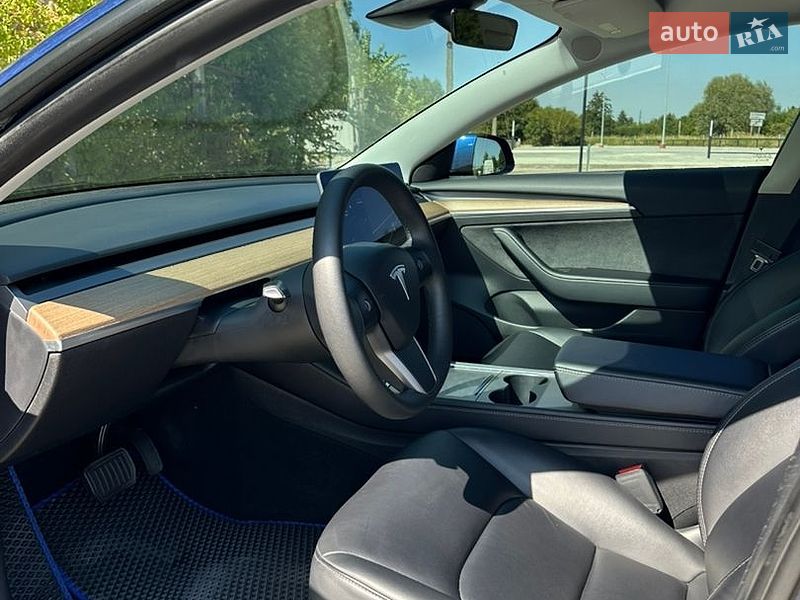 Седан Tesla Model 3 2021 в Львове
