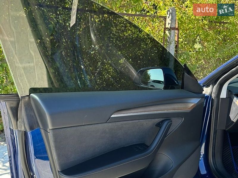Седан Tesla Model 3 2021 в Львове