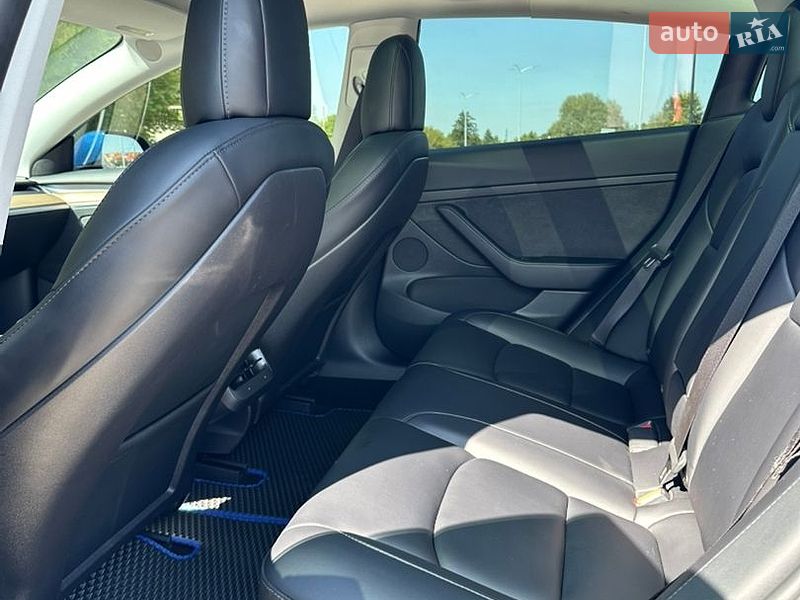 Седан Tesla Model 3 2021 в Львове