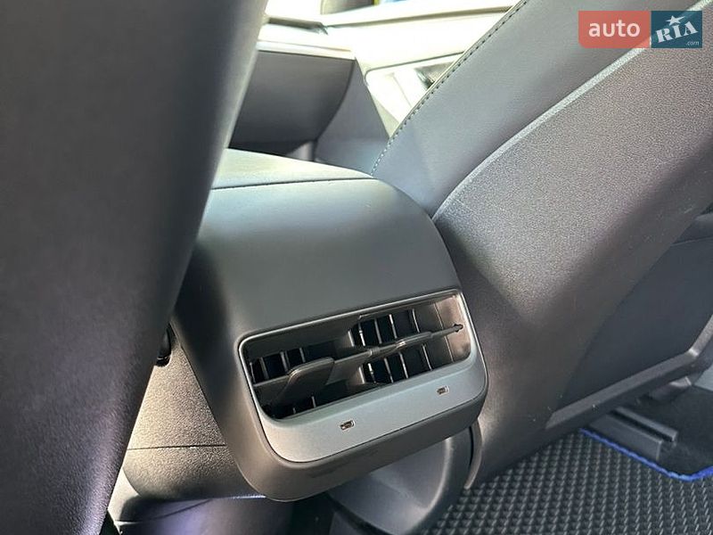 Седан Tesla Model 3 2021 в Львове