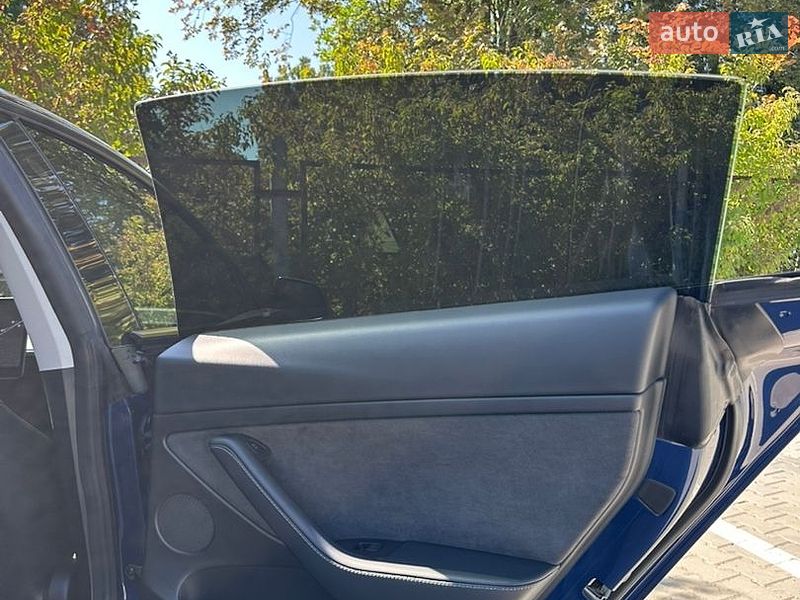 Седан Tesla Model 3 2021 в Львове