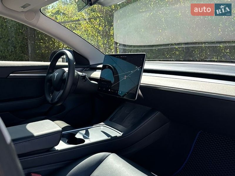 Седан Tesla Model 3 2021 в Львове