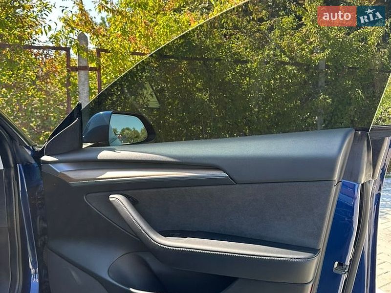 Седан Tesla Model 3 2021 в Львове