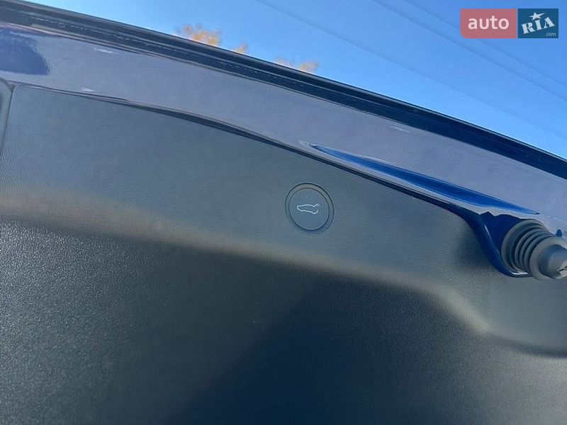 Седан Tesla Model 3 2021 в Львове