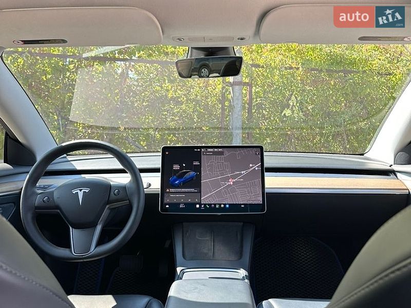 Седан Tesla Model 3 2021 в Львове