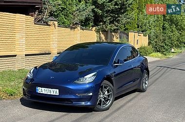 Седан Tesla Model 3 2020 в Черкасах