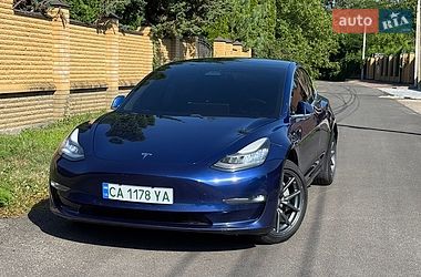 Седан Tesla Model 3 2020 в Черкасах