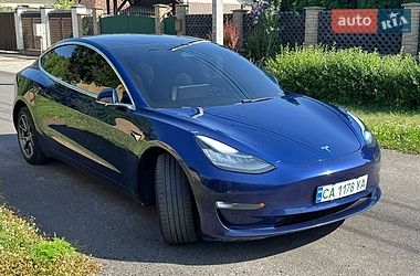 Седан Tesla Model 3 2020 в Черкасах