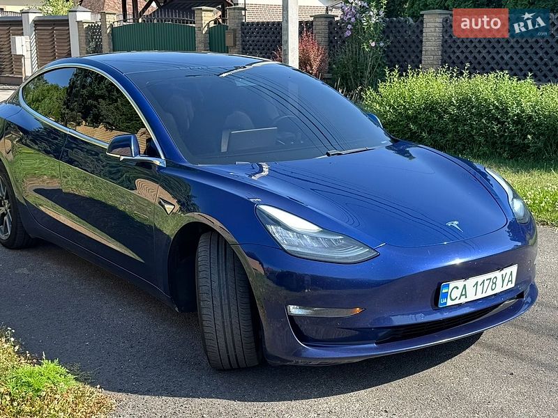 Седан Tesla Model 3 2020 в Черкасах