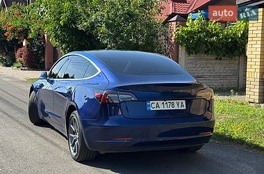 Седан Tesla Model 3 2020 в Черкасах