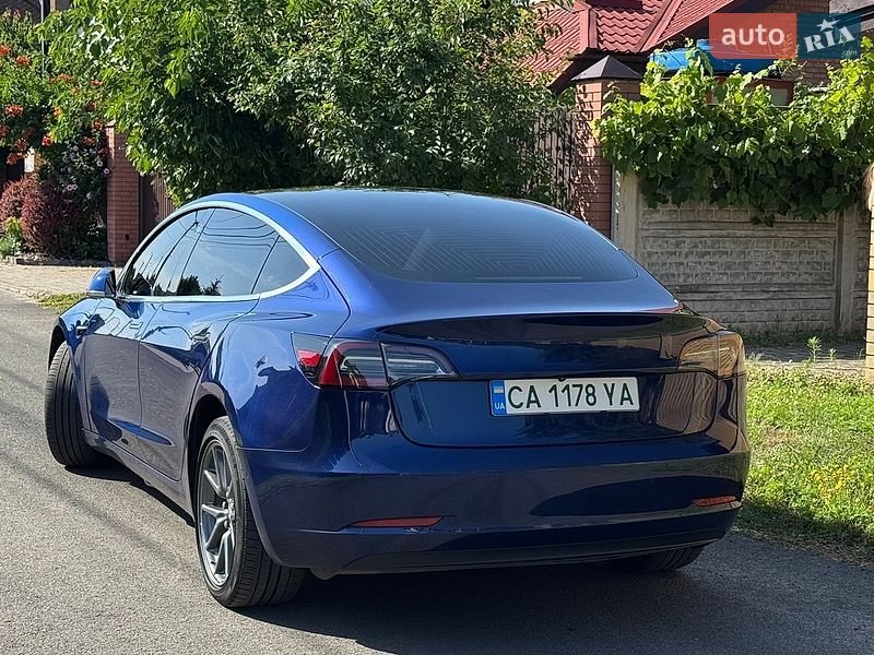 Седан Tesla Model 3 2020 в Черкасах