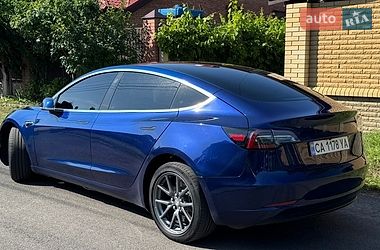 Седан Tesla Model 3 2020 в Черкасах