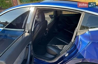 Седан Tesla Model 3 2020 в Черкасах