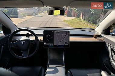 Седан Tesla Model 3 2020 в Черкасах