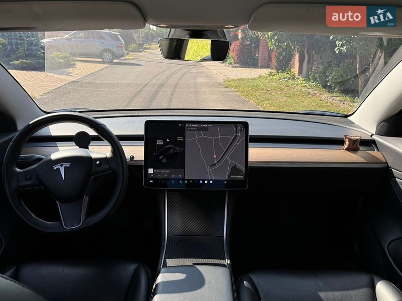 Седан Tesla Model 3 2020 в Черкасах
