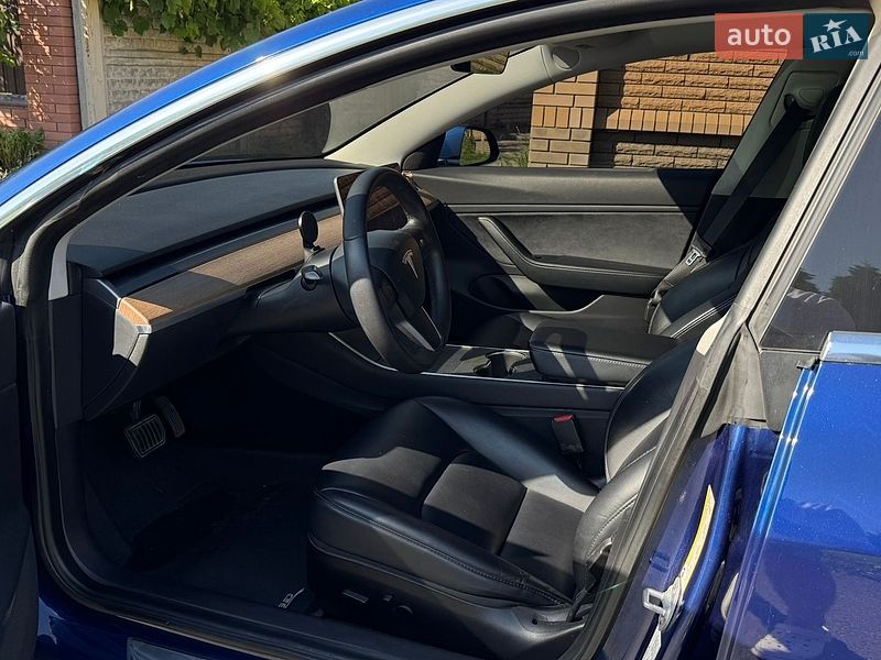 Седан Tesla Model 3 2020 в Черкасах