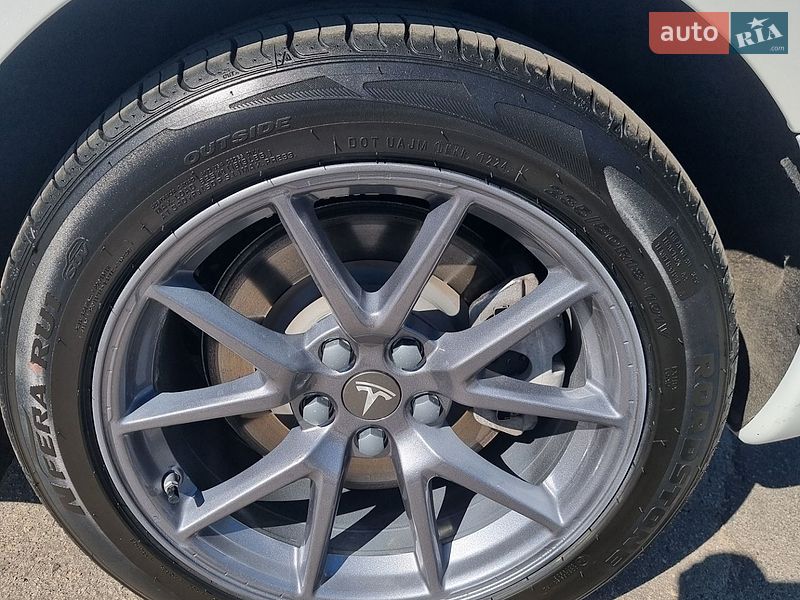 Седан Tesla Model 3 2021 в Полтаві