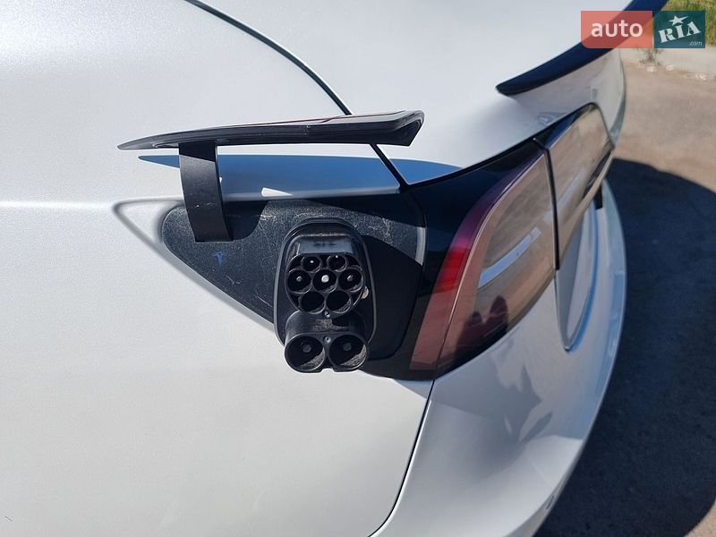 Седан Tesla Model 3 2021 в Полтаві