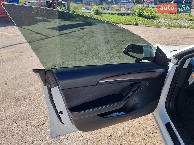 Седан Tesla Model 3 2021 в Полтаві