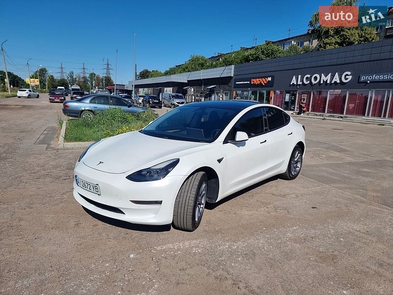 Седан Tesla Model 3 2021 в Полтаві